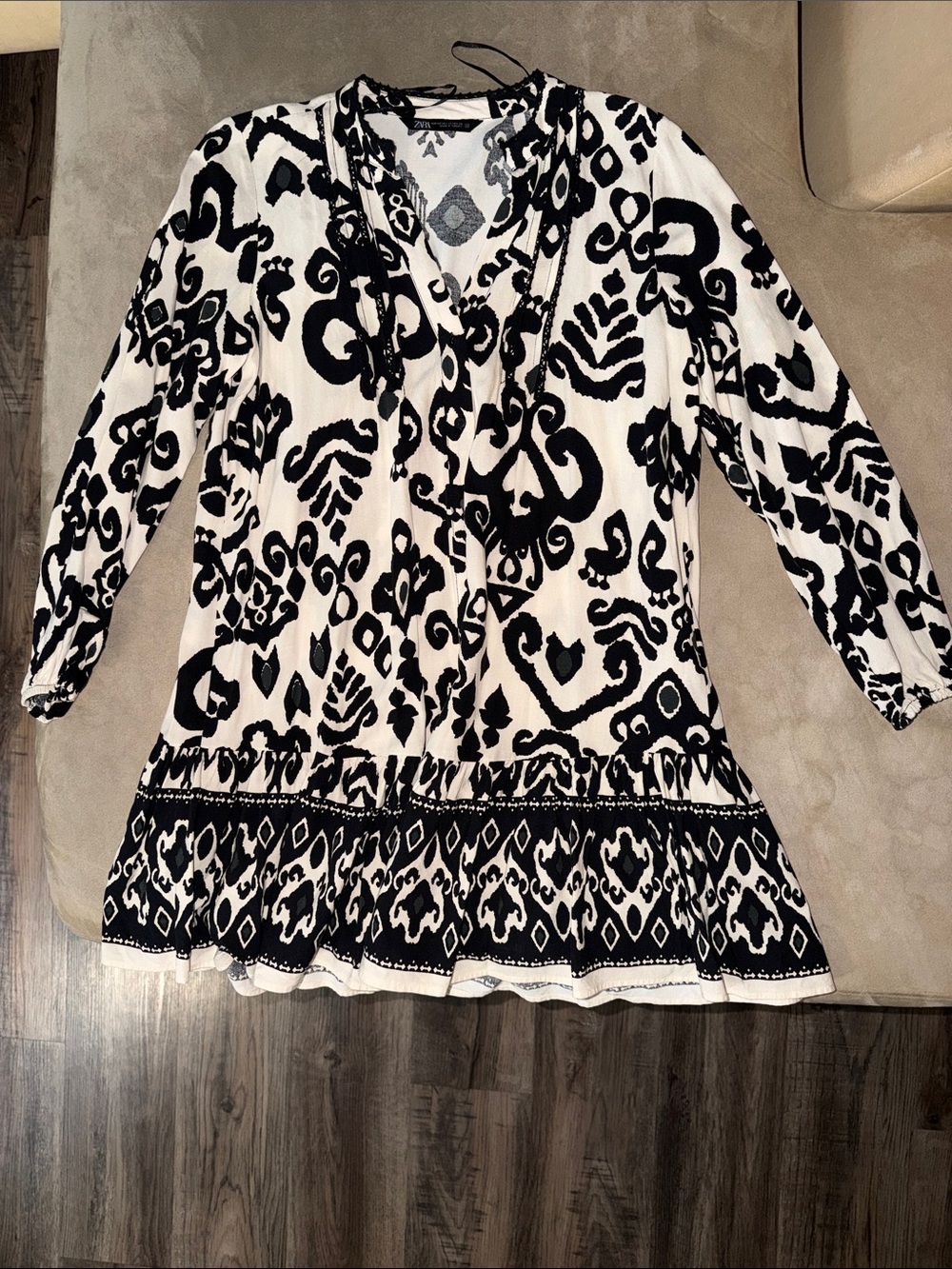 Zara Black and White Abstract Print V-Neck Blouse